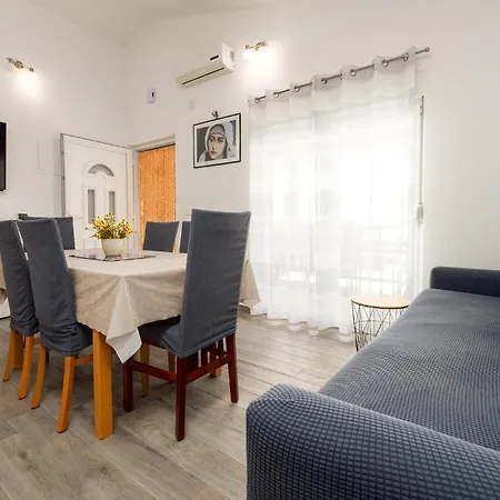 3 Bedroom In 아파트 *