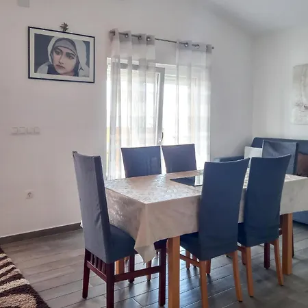 3 Bedroom In 아파트 마슬레니차