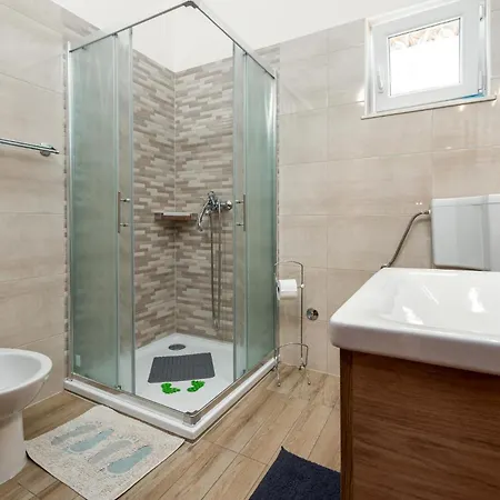 아파트 3 Bedroom In *