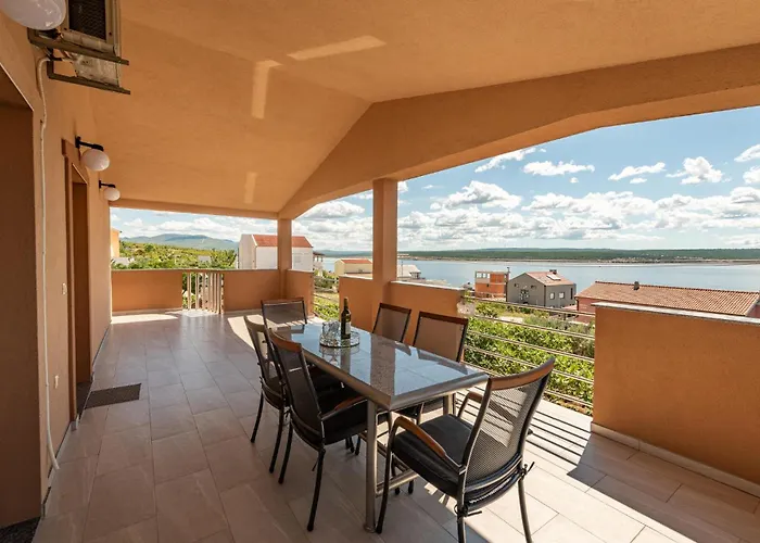 3 Bedroom Beautiful In Διαμέρισμα *
