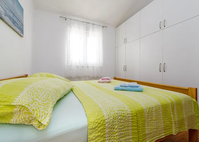 Διαμέρισμα 3 Bedroom Beautiful In *