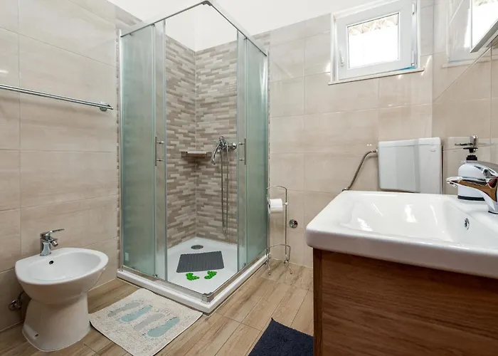 Апартаменты 3 Bedroom Beautiful In *