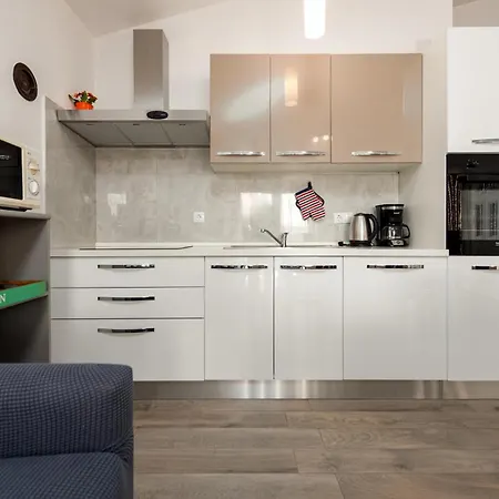 3 Bedroom Lovely Apartment In Maslenica * Maslenica