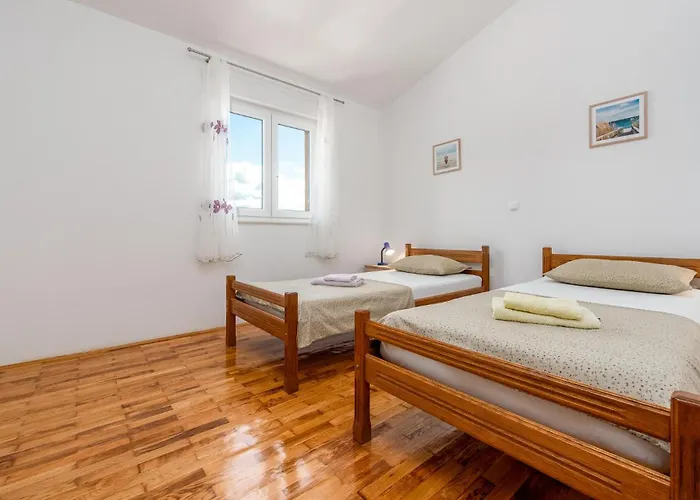 3 Bedroom Beautiful In Διαμέρισμα