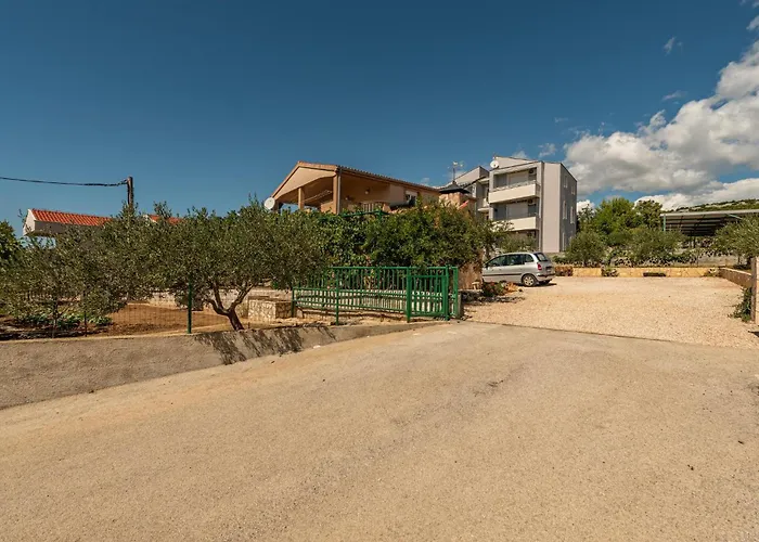 Apartment 3 Bedroom Beautiful In